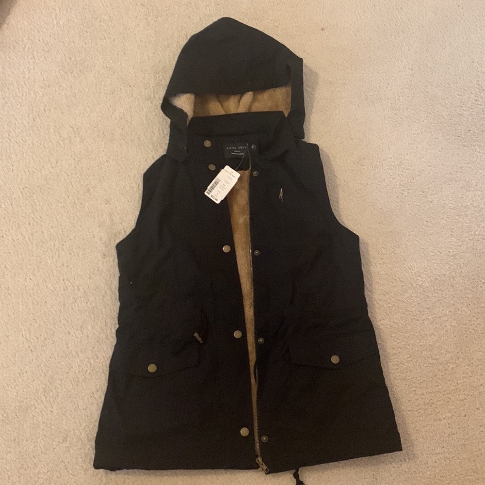 Outer wear vest/fur inside hoodie ve